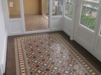 Pulimos suelos de mosaico antiguo
