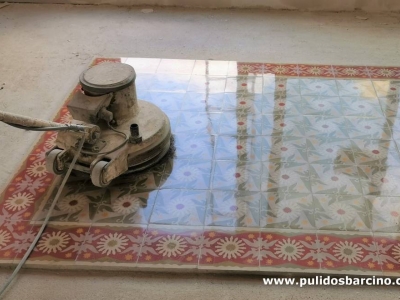Abrillantar suelos de mosaico