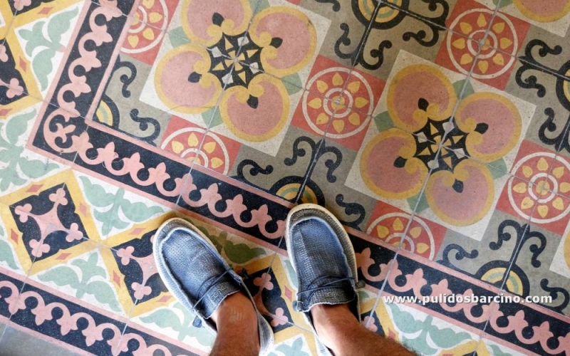 Pulido y restauración de mosaicos modernistas en Barcelona 