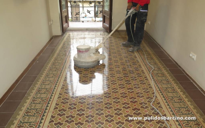 Acabado de suelo brillante e impermeable 