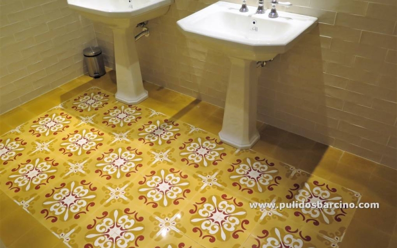 Baño mosaico hidráulico pulidor suelo 