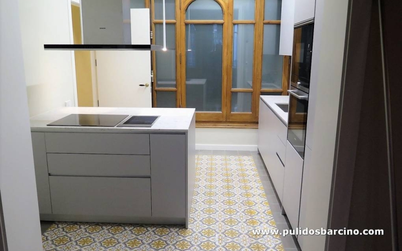 Suelo cocina pulir mosaico hidráulico 